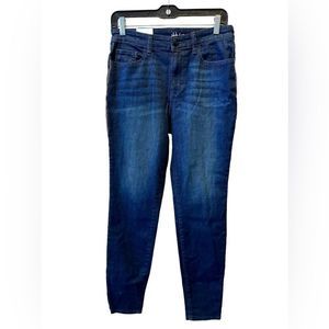 Style & Co high rise , skinny leg , size 6 , blue jeans , gold trim . 30-30